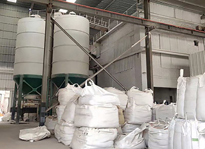 高鋁細粉|骨料|耐火鋁礬土熟料廠家加工現(xiàn)場 高鋁細粉|骨料|耐火鋁礬土熟料廠家加工現(xiàn)場